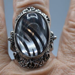 NWT Stretch Ring Tiger with Acrylic Bubble…